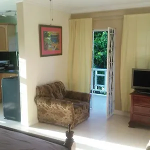 Stylish Ac, Balcony, Parking, Pool Apartment Ocho Rios